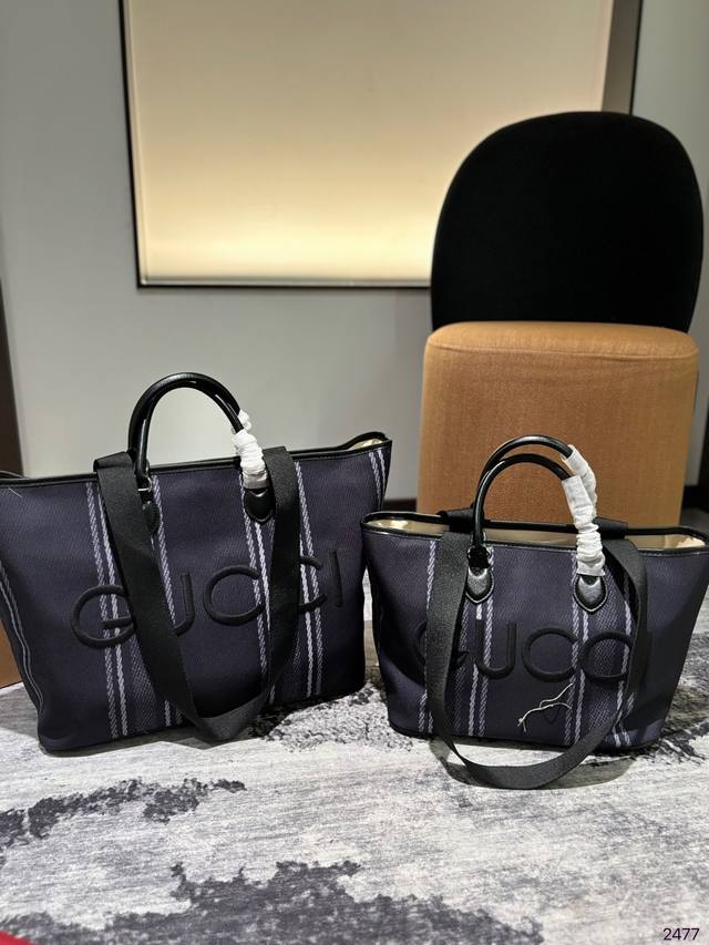 酷奇购物袋 Gucci 新品 Tote 菜篮子 购物袋手提托特斜挎单肩多用 定制面料Logo五金原版一比一品质 炒鸡百搭实用的一款 喜欢的美妞赶快入手吧 店主推