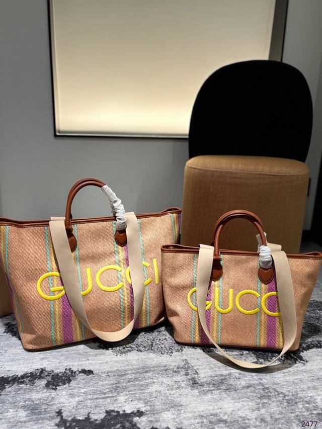 酷奇购物袋 Gucci 新品 Tote 菜篮子 购物袋手提托特斜挎单肩多用 定制面料Logo五金原版一比一品质 炒鸡百搭实用的一款 喜欢的美妞赶快入手吧 店主推