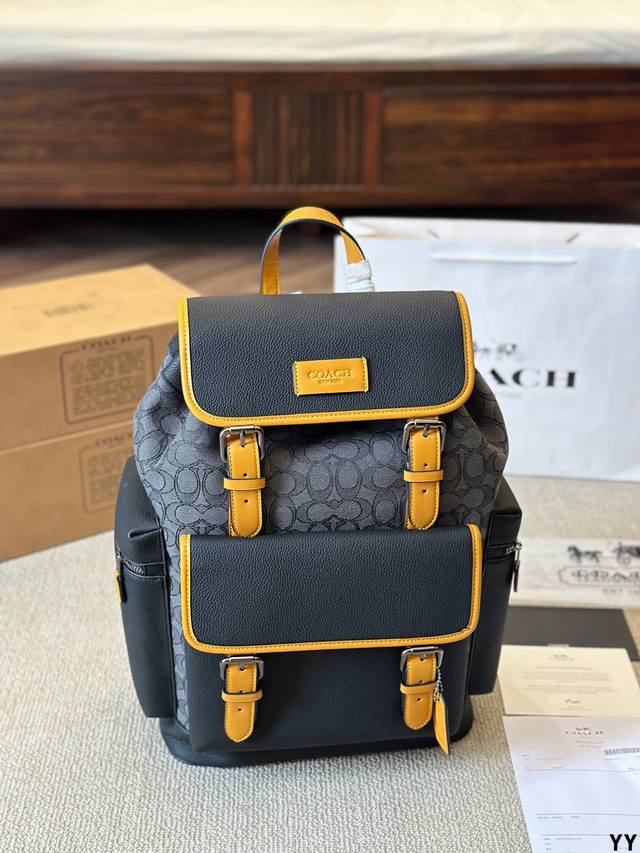 牛皮版本 COACH 印花双肩包 SPrint BackPack 多功能槽能放置小物品 翻盖搭扣与抽绳结合 正面能放置最大号的手机 可容纳市面上最大的笔记本电脑