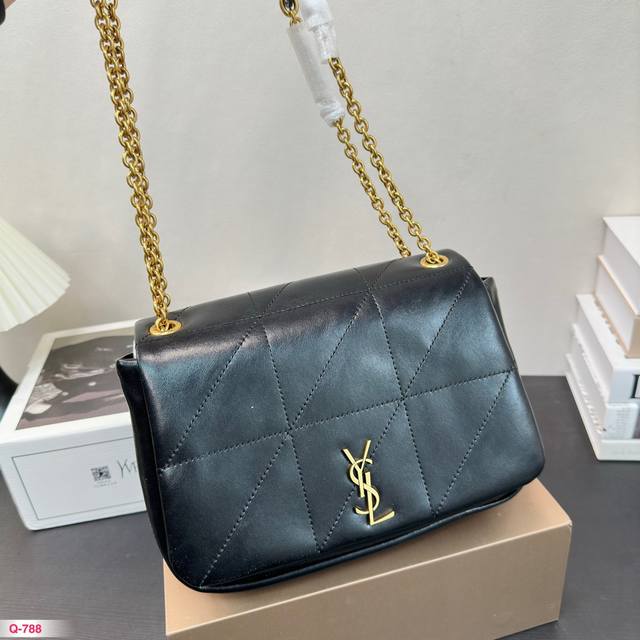 免税店全套包装 圣罗兰YSL 新款minijamie4.3，小巧轻便柔软流量款即将打造的犹如最火心的NIkI一般，小巧玲珑的外观，柔软细腻的小羊皮。优雅的链条包