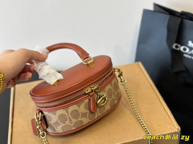 折叠盒 Coach 6月现款 盒子包可以放下手机啦新款到店 Trail crossbody 肩带可以斜挎～ 尺寸17*9