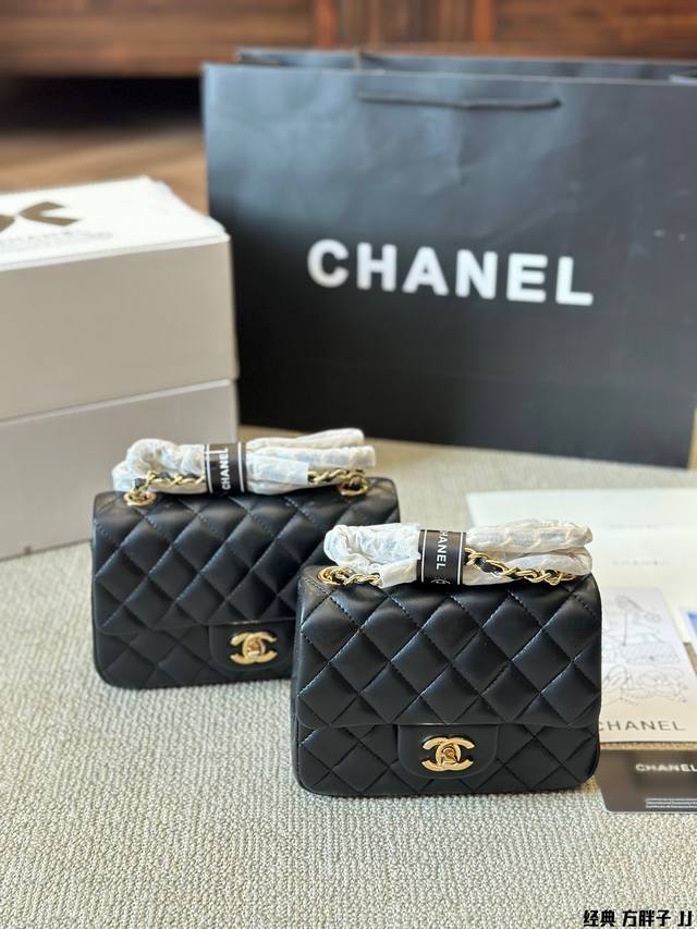 小羊皮 同价 经典方胖子 size：20 18cm Chanel 经典羊皮方胖子包 原单 小羊皮 皮质超细腻 斜挎 单肩都可 全套礼盒包装