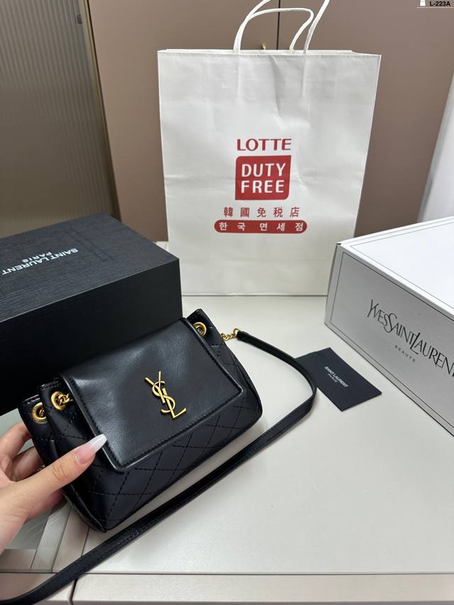 YSL mini NOLITA手袋 精致、可爱还很能装～ 背他真的是温柔小仙女本仙了 L-223A尺寸17.4.12折叠盒飞机盒