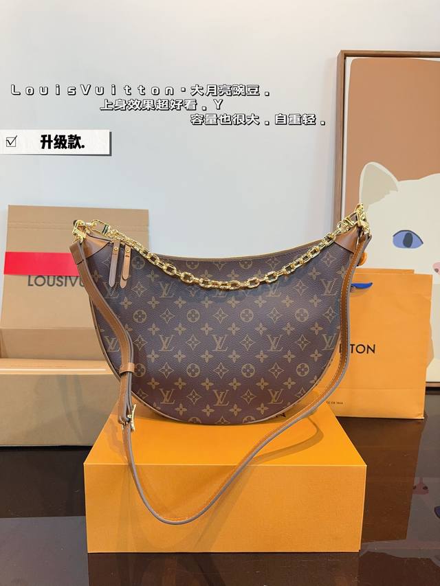 配礼盒. Lv 路易2024新款月亮 大豌豆中古包爆款到不能更爆的中古包专柜原版面料 非常高级 搭配原版lv专属里衬 尺寸： 33*8*26cm