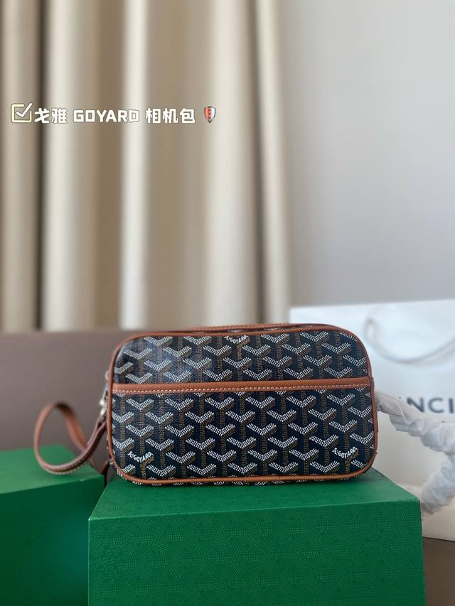 size：24*14cm 戈雅 GOYARD 相机包 男生女生用！ 上身效果绝绝子~ 日常非常好搭配哦~ 男生女生都可以入手！