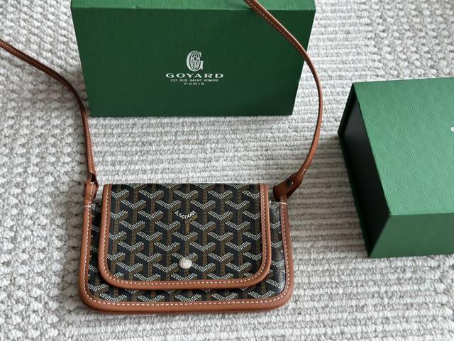 配盒 size：21 13cm 戈雅 GOYARD Plumet woc 信封包 男生女生用！ 上身效果绝绝子~ 日常非常好搭配哦~ 男生女生都可以入手！