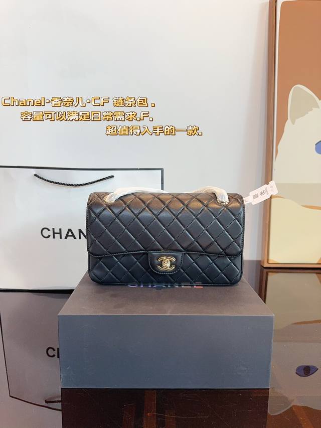 配礼盒 CHANEL 香奈儿 CF链条包 时时刻刻展现最美的你。可单肩，斜挎，尽显女人优雅气质 是一款超级百搭的休闲链条包尺寸 ：26*6*16cm