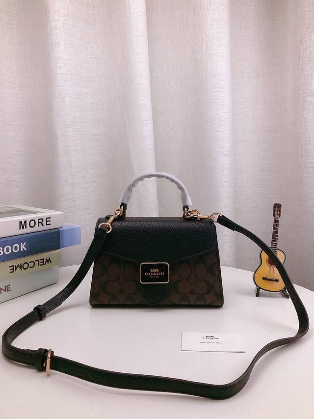 配折叠盒 Coach 蔻驰 新品 Pepper 沙漏包 专柜新款手提 邮差包 全新系列 纯色五金 经典永不过时的款式哦！配长带子！可手拎可肩背非常实用！顶级做工