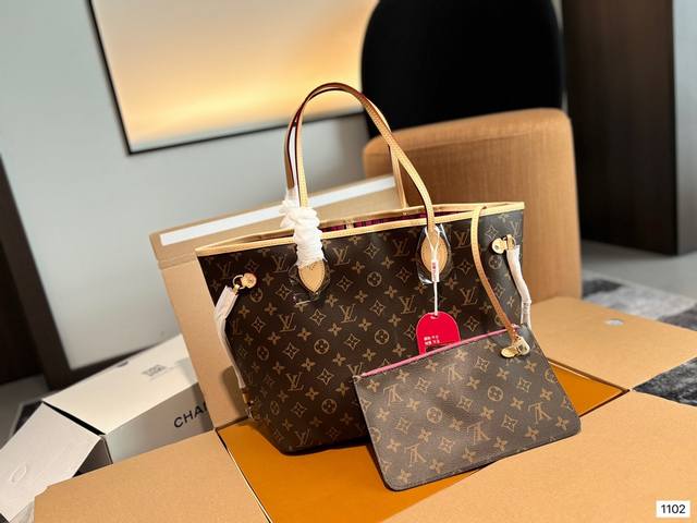 礼盒包装 原单lv Neverfull 购物袋！入门级的款式哦！绝对的终身款！此物经典不言而喻！街拍和实用都是非常nb的选择！大家拿到后可以感受下，皮质颗粒之间