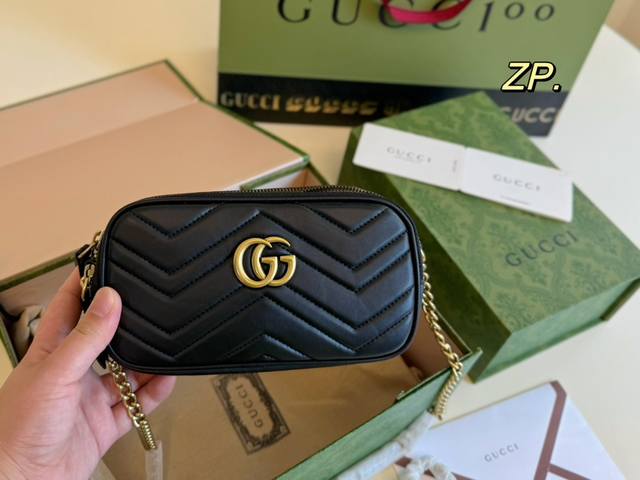 折叠盒飞机盒 Size:20×10 Gucci 古驰新款marmont 相机包 多个隔层，方便收纳 采用波浪纹绗缝皮革，细腻柔软！ 复古金属配件，超实用 利用率