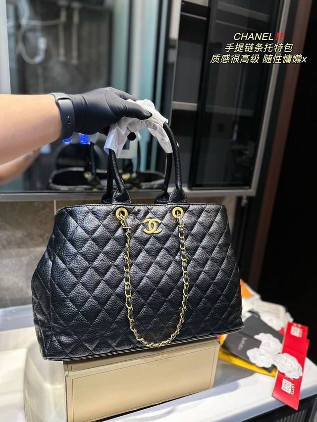 香奈儿chanel 手提链条托特包 质感很高级容量超级大也很耐用 日常出街背它回头率百分百 就是这种随性慵懒感尺寸39.26