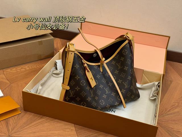 折叠盒飞机盒 Size：26.23Cm 34.29Cm 顶级原单，非普通货 Lv Carryall 23Ss年度包王 带有蝴蝶结的腋下包喜欢吗， 内附一只收纳零