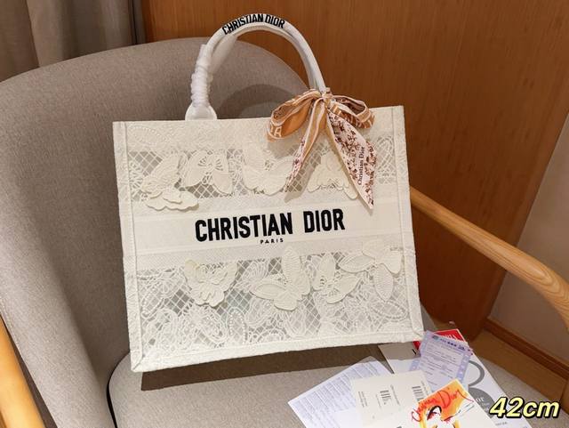 高版本配送丝巾 迪奥dior Tote Book 立体蕾丝蝴蝶 高密刺绣托特包 绝美的梦中情包 尺寸42Cm 礼盒包装