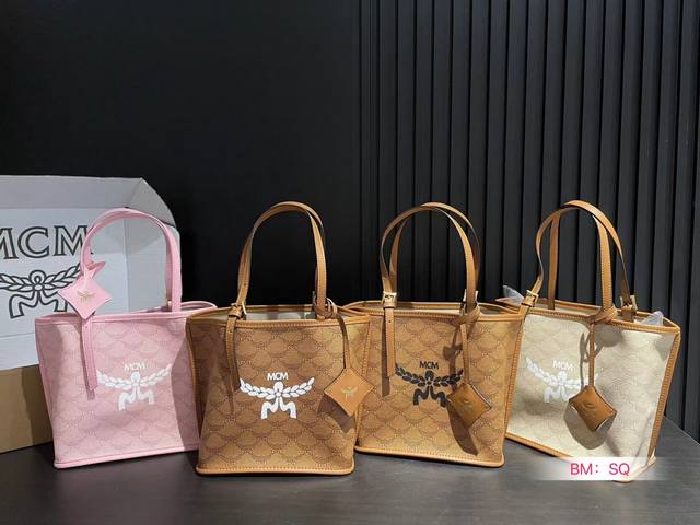 配飞机盒 New Mc Tote 菜篮子 经典月桂叶 全新演绎耳目一新 Mcm 购物袋 复古感高级感满满 尺寸：20*21