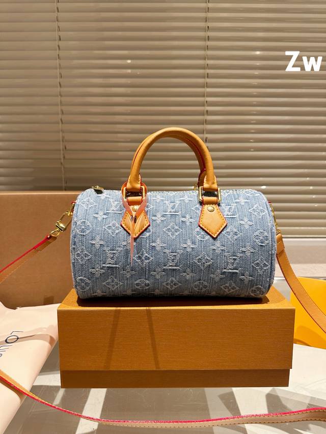 新牛仔 Lv Speedy 25Cm 枕头包 Lv 新款系列 枕头包 手袋,全网首发 Lv Speedy Nano 枕头包这款retiro 手袋以标志性 经典永