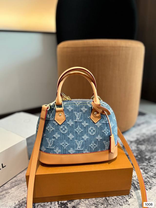 牛仔 礼盒包装 Lv Lv Alma Bb老花贝壳包 原版高品质 包包这款retiro 手袋以标志性的老花面料制成 经典永恒。优雅低调的外形设计和宽敞的包身更加