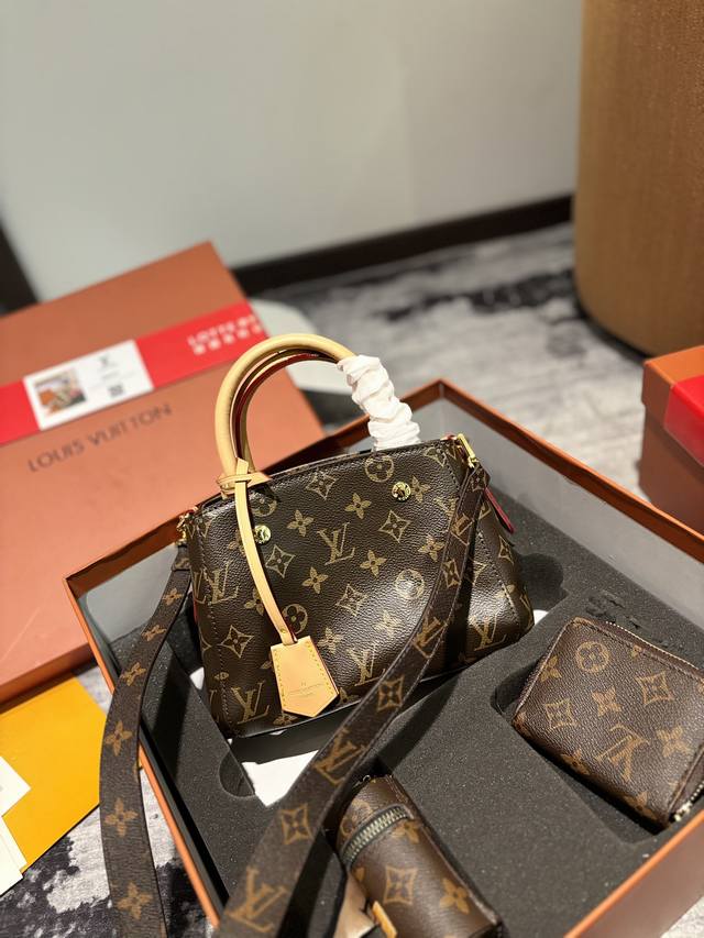 复刻版 Lv蒙田bb 密封专柜折叠盒包装 +飞机盒 Louisvuitton 专柜同步 引领时尚潮流 细致纹理清晰 原版五金件用不掉色 原版pvc配头层牛皮细致