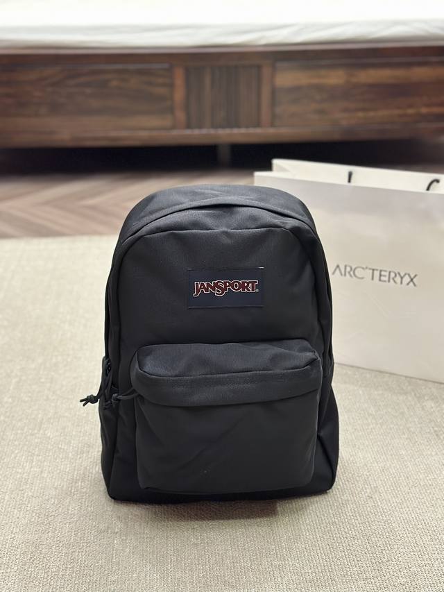 Jansport 杰斯伯基础款学生书包水滴 包，就是为学生党们精心打造的理想之选！ 时尚叉别致，面料防泼水，轻松应对各种天气，无畏风雨。用3-5年都不成问题 而