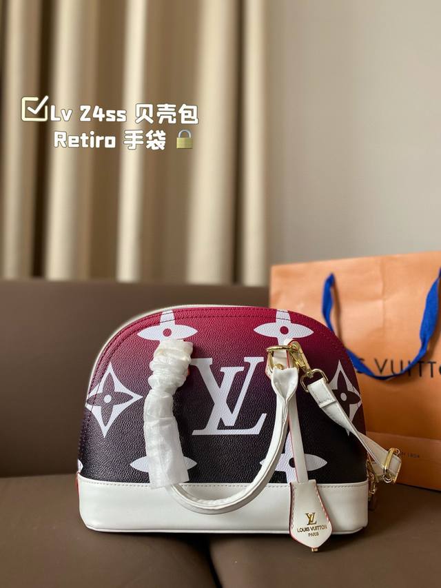 礼盒包装 Lv 24Ss 限定 贝壳包 原版高品质 包包这款retiro 手袋以标志性的老花面料制成 经典永恒。优雅低调的外形设计和宽敞的包身更加入了实用性。使