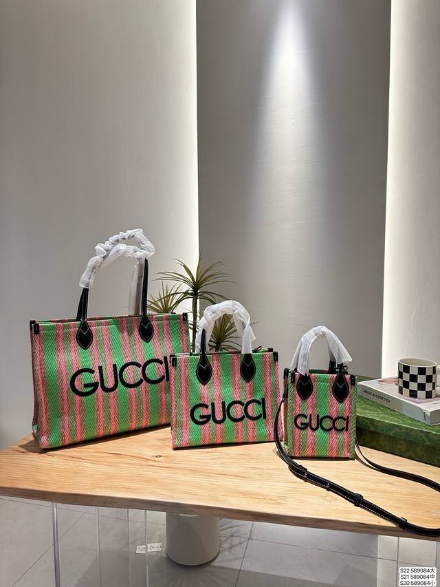 大号 中号 小号 配盒子 酷奇托特 Gucci 新品 Tote 菜篮子 购物袋手提托特斜挎单肩多用 炒鸡百搭实用的一款 喜欢的美妞赶快入手吧 店主推荐 质量超赞