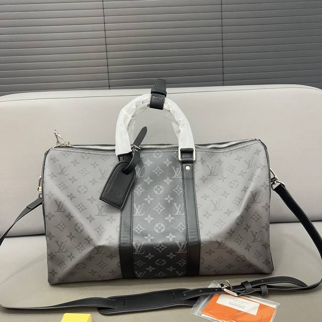 Louisvuitton 路易威登 Keepall旅行袋 手提包袋 机场包 采用精湛镶嵌细工，实物拍摄 原厂原版面料 配送 防尘袋 45 X 26Cm。