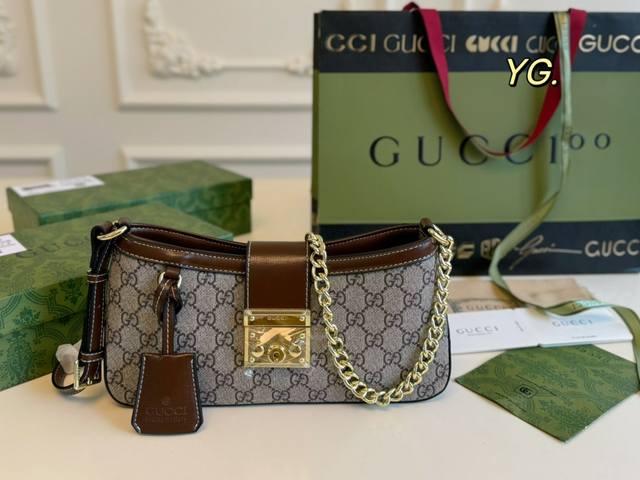 配盒 Size：27×13 Gucci 酷奇padlock 单肩包 皮带与链条设计年轻化～ 款式经典，实用性非常广泛！ 容量超大，造型百搭 休闲正式场合，上班通