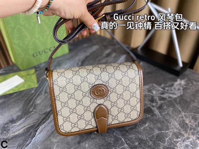 配折叠盒 Gucci Retro风琴包 这款肩背包拥有它自己独特的味道 风琴包的造型内设分层收纳 设计更加大大的增加日常的实用性 磁吸式的翻盖开合设计 让日常使