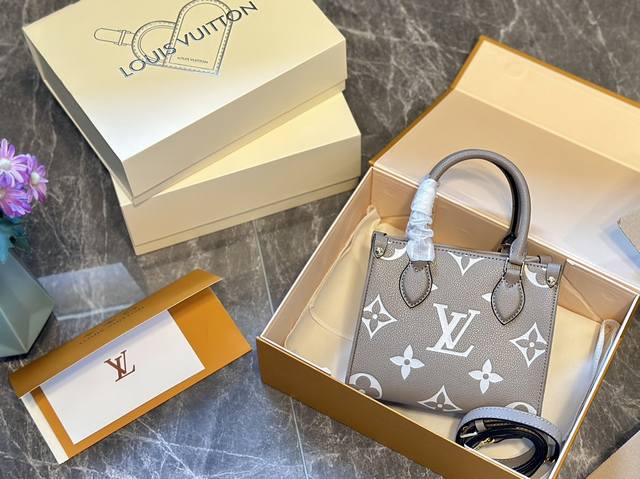 原单牛皮 折叠礼盒 Louis Vuitton 新品 心动不止一次 Lv Onthego Bb 家族再添爆款然 Onthego Bb 大象灰它来啦 全皮质高级灰