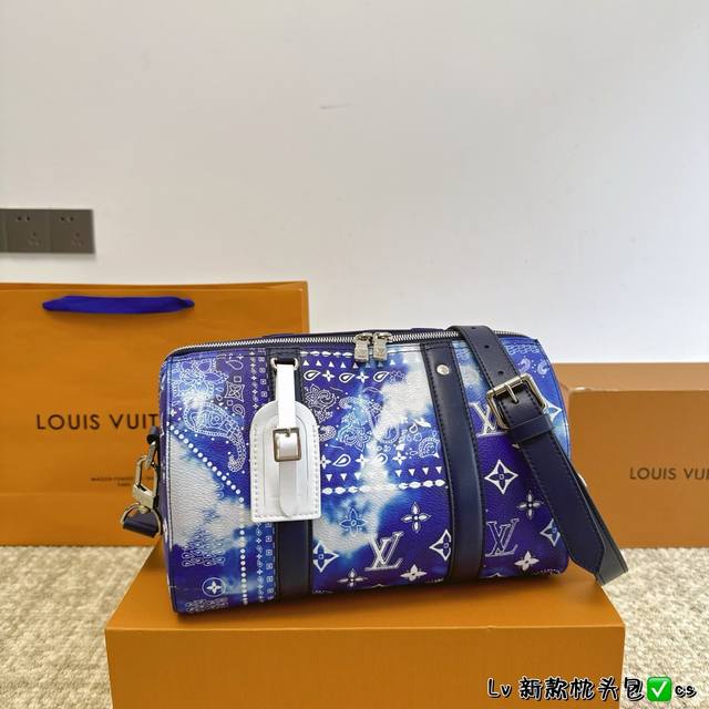 折叠盒 Lv Keepall 新品枕头包 简直长在我的心头。 男女同款！！！！ 男盆友的新包 尺寸27.13.17