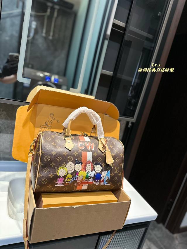 Lv 路易威登 限量新款 Keepall 旅行包 一只帅气能装的旅行袋 时尚爆发款火热来袭经典设计大气可观男女通用款 包包容量超大装 衣服 鞋子超能装 无论是手