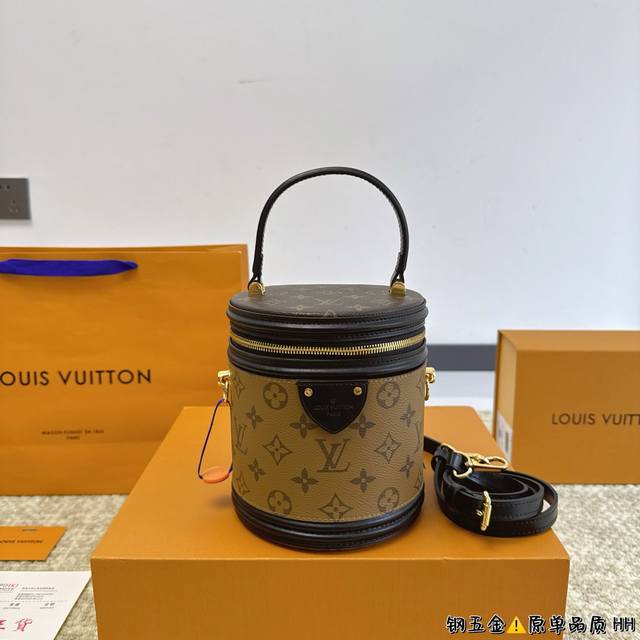 全套包装 配内胆 Lv Canne 发家致富第一-步■入个lv发财桶使用率100%的这款lv圆桶 容量真的巨巨巨大++ 手机 粉饼 卡包都塞得下 怪不得总有人说