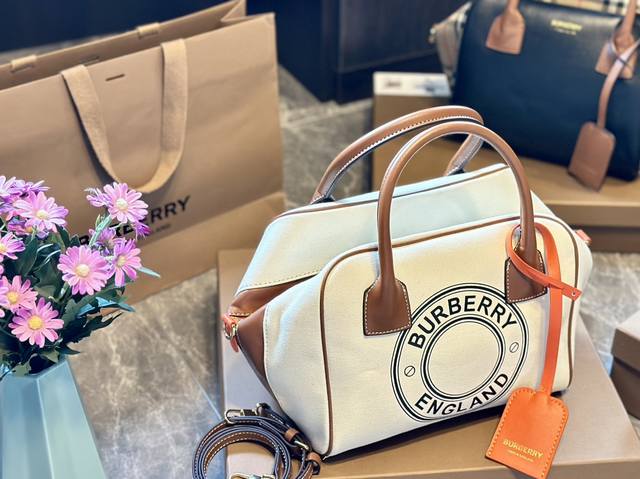 Burberry 巴宝莉手提包 简直必备款 上身真的很好看 经典气质款 日常出行 容量很大 尺寸25 20