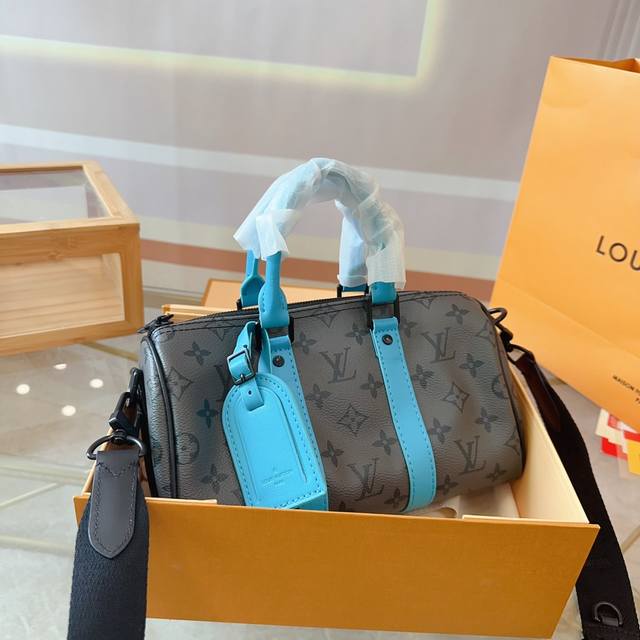 折叠礼盒 Lv Keepall Xs 新品枕头包 简直长在我的心头。 男女同款！！！！ 男盆友的新包 尺寸25.10.15 T