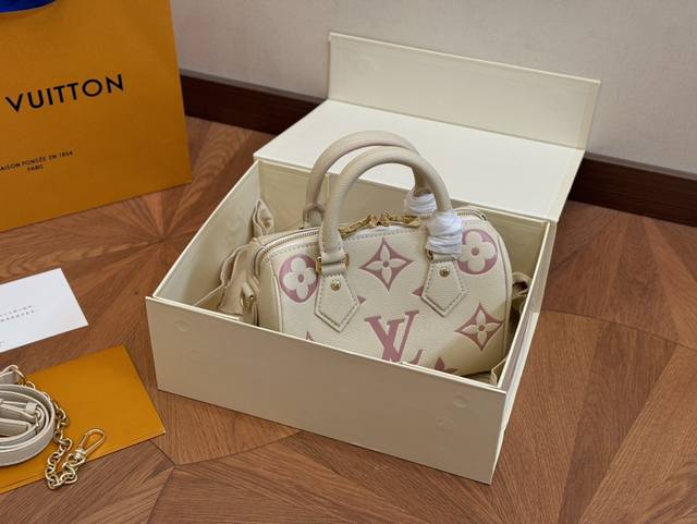 配折叠盒 Size：21.15Cm Lv Speedy20 新款奶白枕头包 搜索 Lv 枕头包