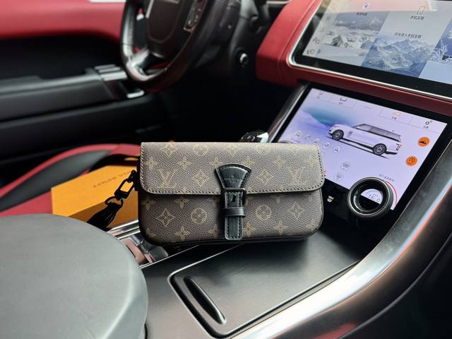 高端货 新款 “ Louis Vuitton”Lv单肩包 M83567 路易威登斜挎包 Montsouris 可拆卸可调节肩带磁扣开合设计 Monogram E