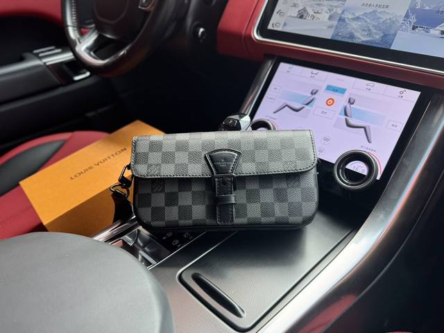 高端货 新款 “ Louis Vuitton”Lv单肩包 M83567 路易威登斜挎包 Montsouris 可拆卸可调节肩带磁扣开合设计 Monogram E