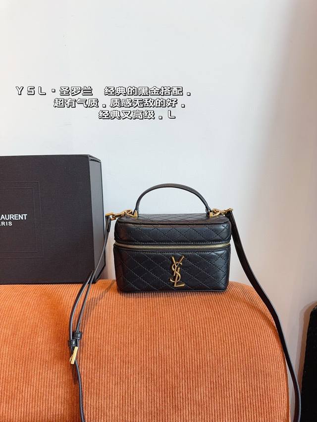 配礼盒. 圣罗兰ysl Mini Gaby Box盒子包 质感爆棚的美 上身真的太太太有质感啦 日常逛街不要太吸晴尺寸：18*7*11Cm