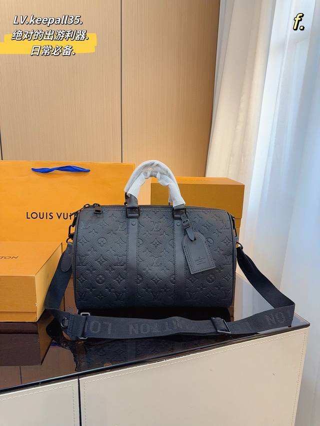 超酷中lv Keepall35.老花旅行袋 Lvkeepall 出差旅行最常用的一只包 这是超酷的一只包 可以做健身包，也可做旅行袋 容量超级感人非常的实用 出