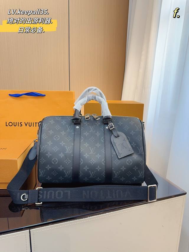 超酷中lv Keepall35.老花旅行袋 Lvkeepall 出差旅行最常用的一只包 这是超酷的一只包 可以做健身包，也可做旅行袋 容量超级感人非常的实用 出