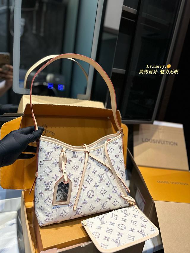 礼盒包装 Lv Carryall 大爆款 买不到根本买不到！它真的太太太太好看了 不愧是断货王上身是真香而且它更适合日常的搭配风格有一种酷酷的赶脚 随性慵懒风，