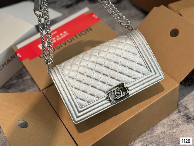 折叠礼盒 原单 Chanel 珠光 Leboy 顶流款 百看不厌 Chane Leboy新品菱格辣妈包 经典 集高端于一身 梦幻之作 尽显女人气质 原版鎏金五金