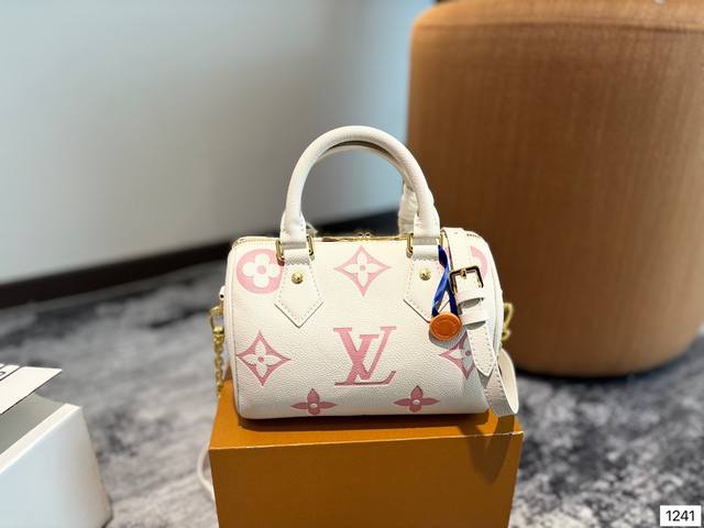 Lv Speedy 20Cm枕头包 无论版型 内里和专柜毫无差别 真正原版复刻 内里可拆卸 火遍全球的爆款机场大包 机车女神包 明星同款 贵气而充满活力的品牌设