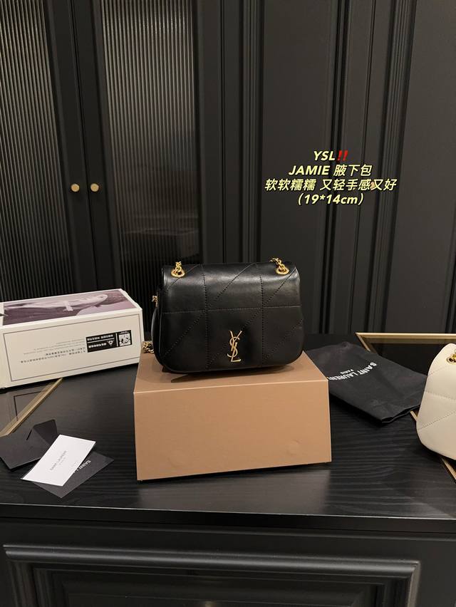 全套包装尺寸19.14 圣罗兰ysl Jamie 腋下包 作为 2023年冬季系列的延续，Jame 呈现全新设计，采用大翻盖和双链肩带设计，以及放大的两个标志性