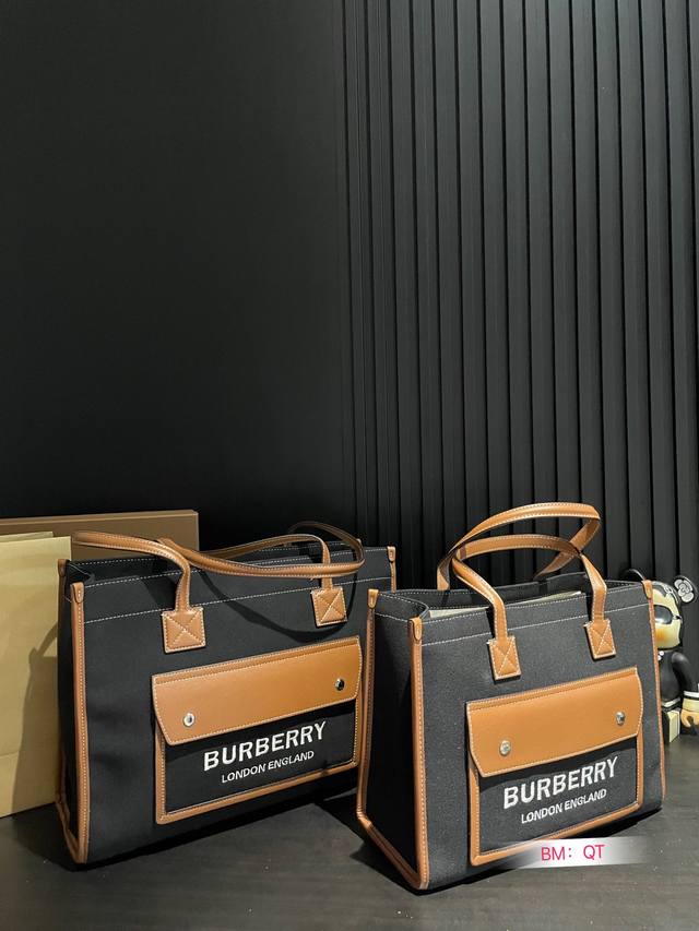 中号 大号 巴宝莉burberry 托特包 新款托特包包啊！ 侧面吸口模式手提的同时 蒂一根长肩带可以斜挎和单肩！ 尺寸：中号33*22 大号40*30