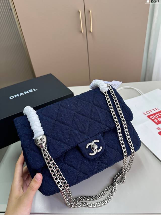 Chanel香奈儿牛仔方胖子 Chanel 23P牛仔山茶花 Chanel爱心金球方胖子 D-347尺寸25.10.17折叠盒