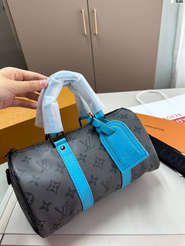 Lv Keepall Xs 新品枕头包 简直长在我的心头。 男女同款！！！！ 男盆友的新包 D-29尺寸25.10.15折叠盒