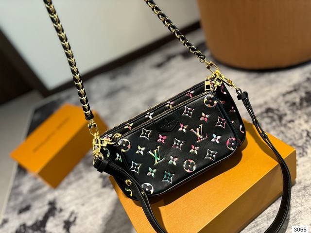 礼盒装 Lv Multi Pochette三合一麻将包 Lv三件套麻将包 柔软的monogram面料+纯钢五金一包四用。可当钥匙包。小容量零钱包、大容量麻将包，