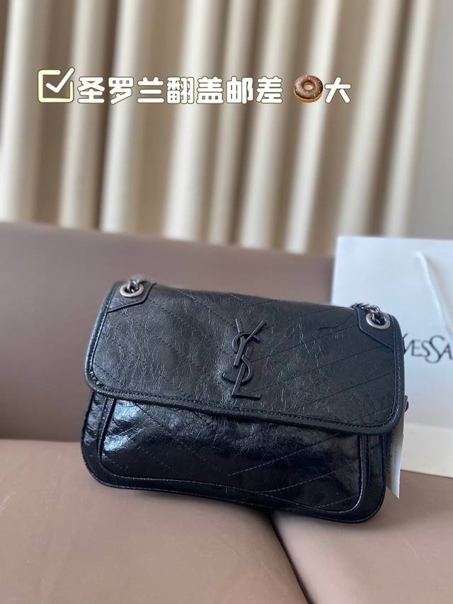 大号圣罗兰翻盖邮差包自留推荐2021圣罗兰ysl-Niki专柜新品 明星款 据说上市不到一个月被抢空 超多博主推荐 保留了ysl一贯的摇滚精神 走的都市随性风