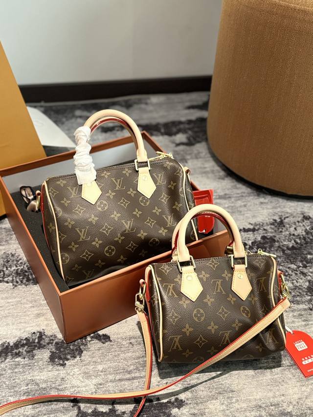 Lv Speedy 枕头包 无论版型 内里和专柜毫无差别 真正原版复刻 内里可拆卸 火遍全球的爆款机场大包 机车女神包 明星同款 贵气而充满活力的品牌设计风格