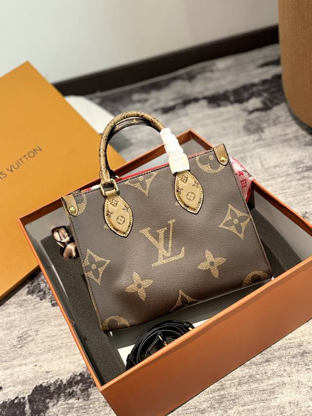 套盒 Lv Onthego 新款丛林包 Onthego绝对是通勤工具包必备单品之一轻盈容量大百搭最最关键不娇气小号的尺寸刚刚好也不像老花的容易撞款 尺寸小号25